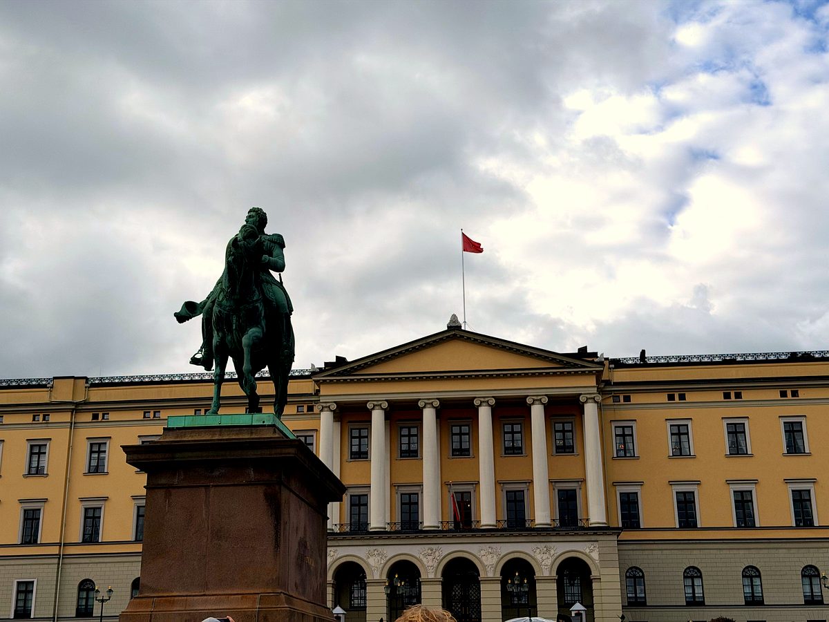 Oslo Royal Palace and Karl Johans gate